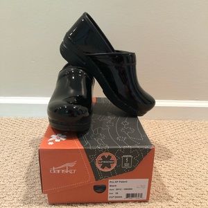 Dansko XP Black patent clogs size 39